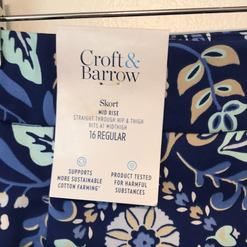 NEW Croft & Barrow Floral Blue Skort. 16 - Picture 5 of 8